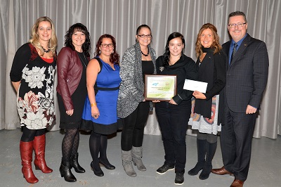 Photo de groupe - Prix réussite éducative - Centre Frère-Moffet et Carrefour Jeunesse-Emploi du Témiscamingue